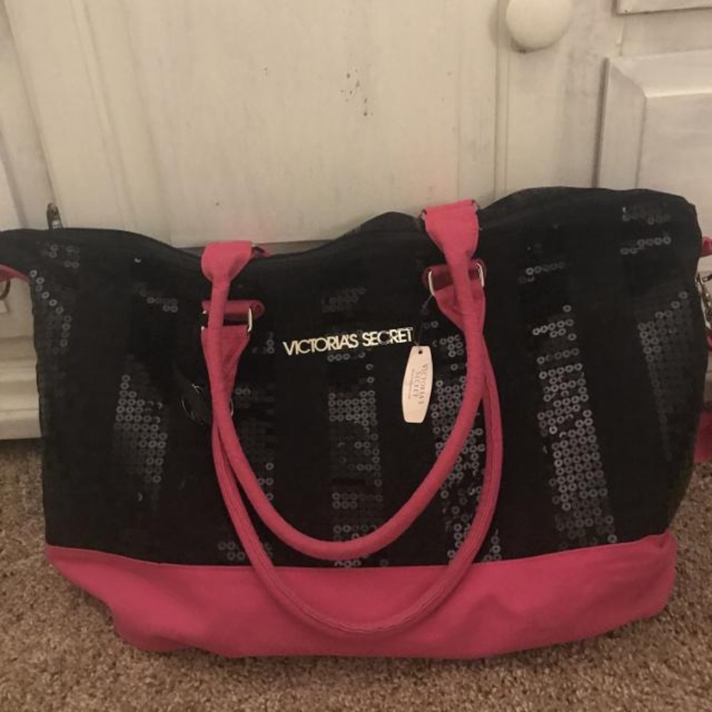 Victoria's Secret travel bag with zipper